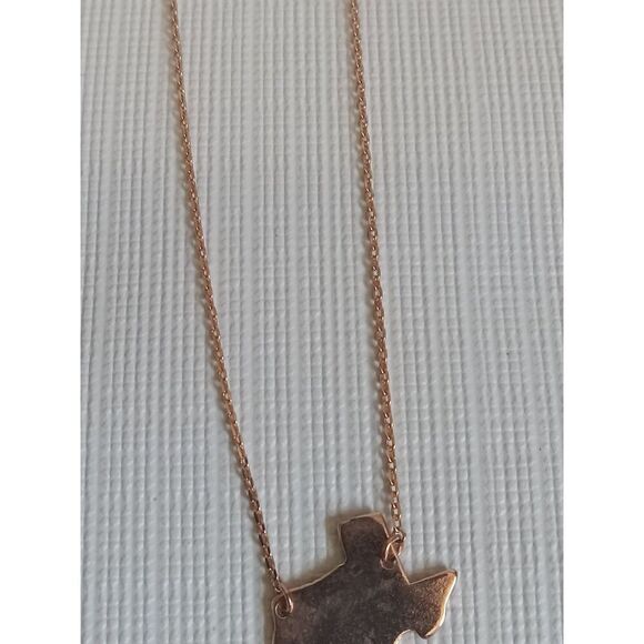 Rose Gold Copper Toned Lightweight Metal State of Texas Shaped Pendant Necklace - Picture 7 of 9